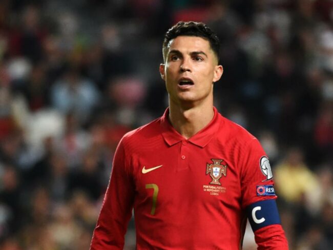 Cầu thủ bóng đá giàu nhất thế giới - Ronaldo với 5 quả bóng vàng