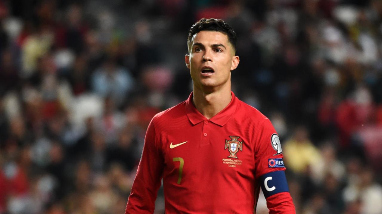 Cầu thủ bóng đá giàu nhất thế giới - Ronaldo với 5 quả bóng vàng
